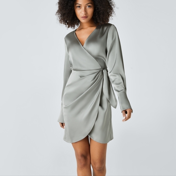 HALARA Dresses & Skirts - Halara V-Neck Wrapped Tie Side Ruched Long Sleeve Mini Dress Size Large